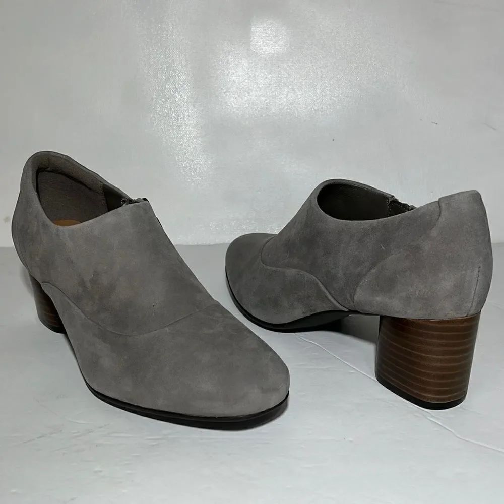 Clarks Un.Cosmo Zip Unstructured Suede Booties - Picture 3 of 9